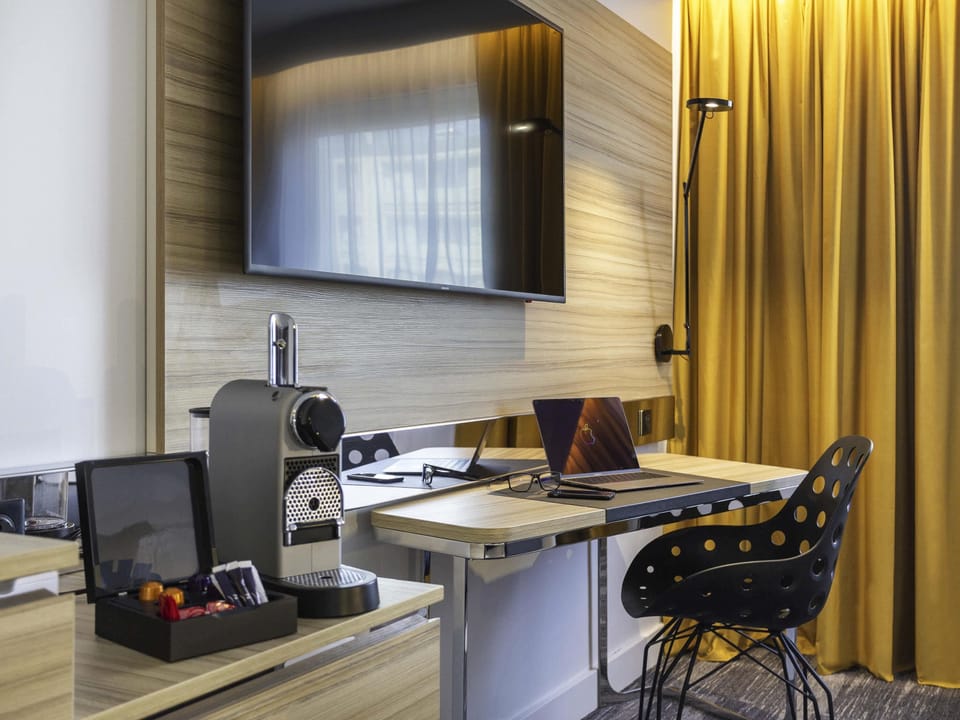 Executive Room, 1 Double Bed | 1 bedroom, premium bedding, minibar, in-room safe