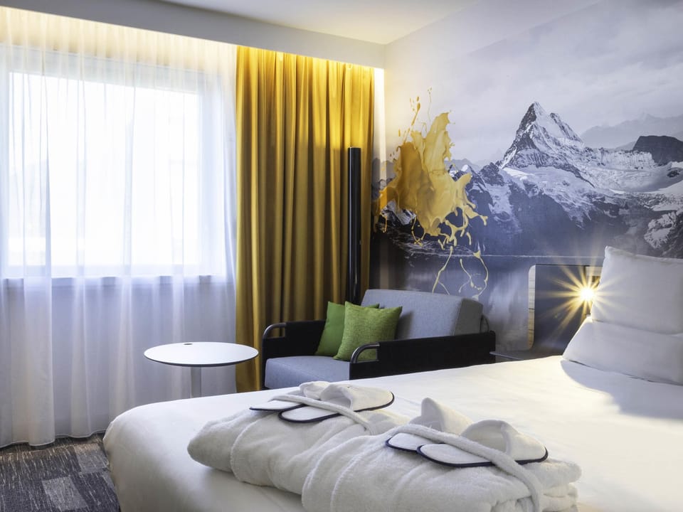 Executive Room, 1 Double Bed | 1 bedroom, premium bedding, minibar, in-room safe