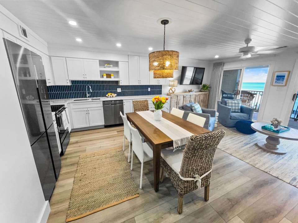 Condo, 1 Bedroom | Private kitchen | Fridge, microwave, oven, stovetop