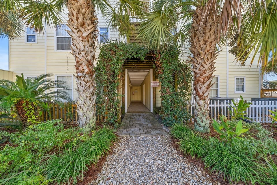 Condo, 2 Bedrooms | Exterior