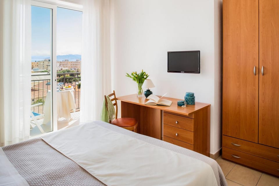 In-room safe, free WiFi, bed sheets