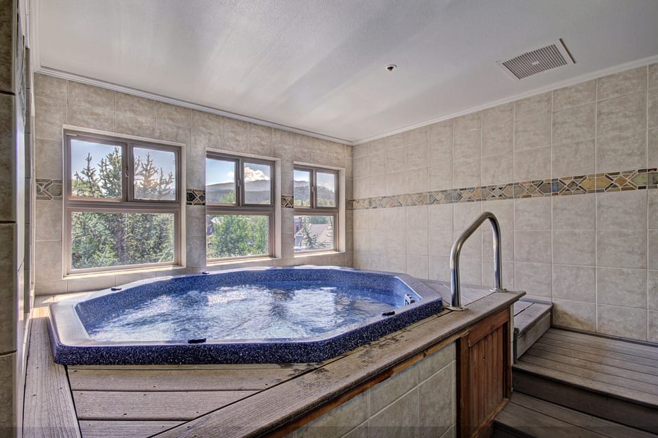 Downtown Studio + Modern Design In Walk To Snowy Trails Studio Bedroom Condo by RedAwning Apartment in Breckenridge