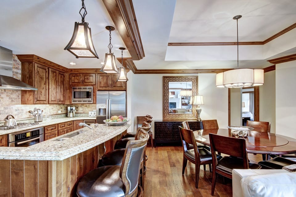 Condo, 3 Bedrooms | Private kitchen | Full-size fridge, microwave, oven, stovetop