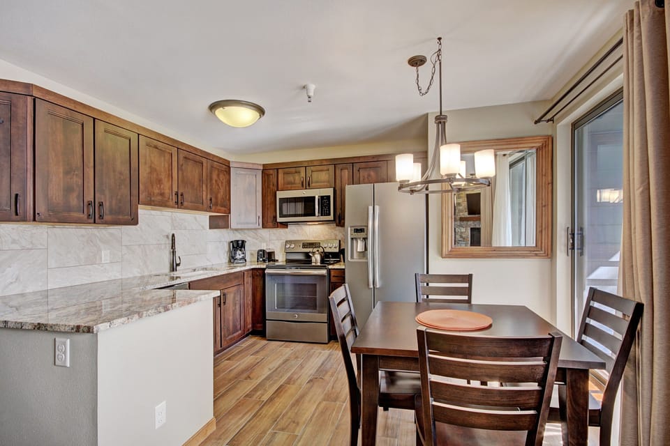 Studio | Private kitchen | Full-size fridge, microwave, oven, stovetop