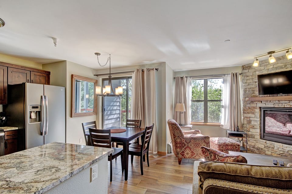 Studio | Private kitchen | Full-size fridge, microwave, oven, stovetop