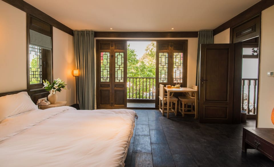 Deluxe Room | Desk, blackout drapes, cribs (free), WiFi (free)