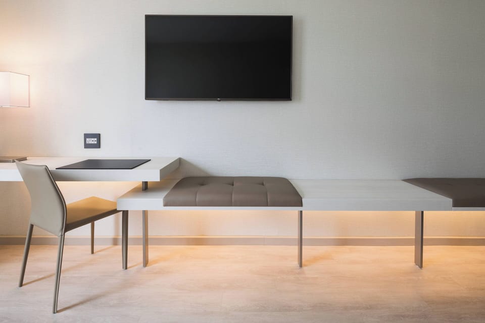 Premium bedding, in-room safe, desk, laptop workspace