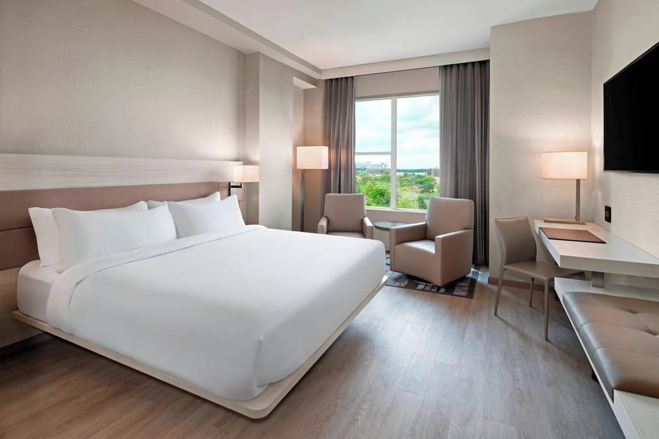 Premium bedding, in-room safe, desk, laptop workspace