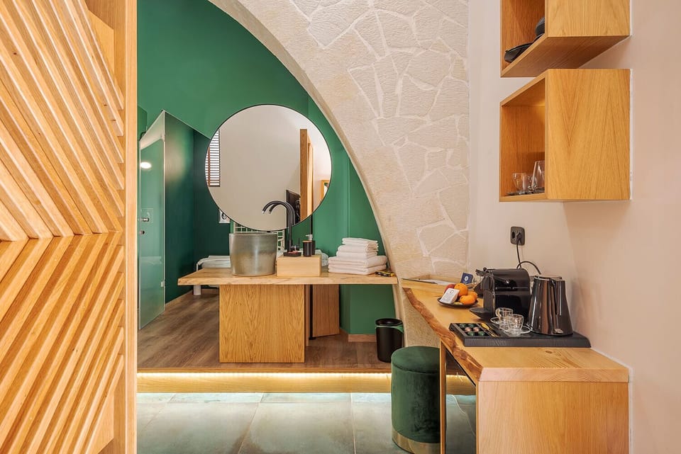 Deluxe Double Room, Ground Floor, Annex Building | 1 bedroom, minibar, in-room safe, individually decorated