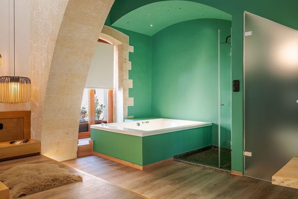 Deluxe Double Room, Ground Floor, Annex Building | Bathroom | Shower, designer toiletries, hair dryer, bathrobes