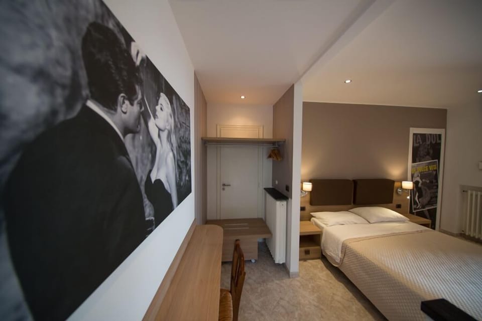 Deluxe Room | Premium bedding, minibar, in-room safe, desk