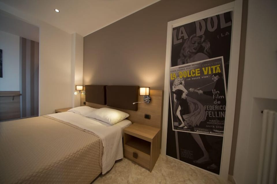 Deluxe Room | Premium bedding, minibar, in-room safe, desk