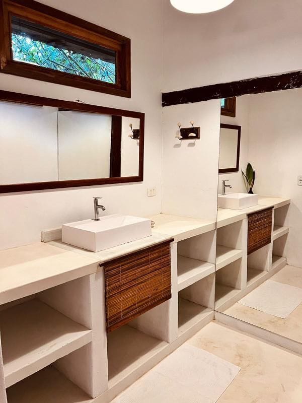 Double Room | Bathroom sink