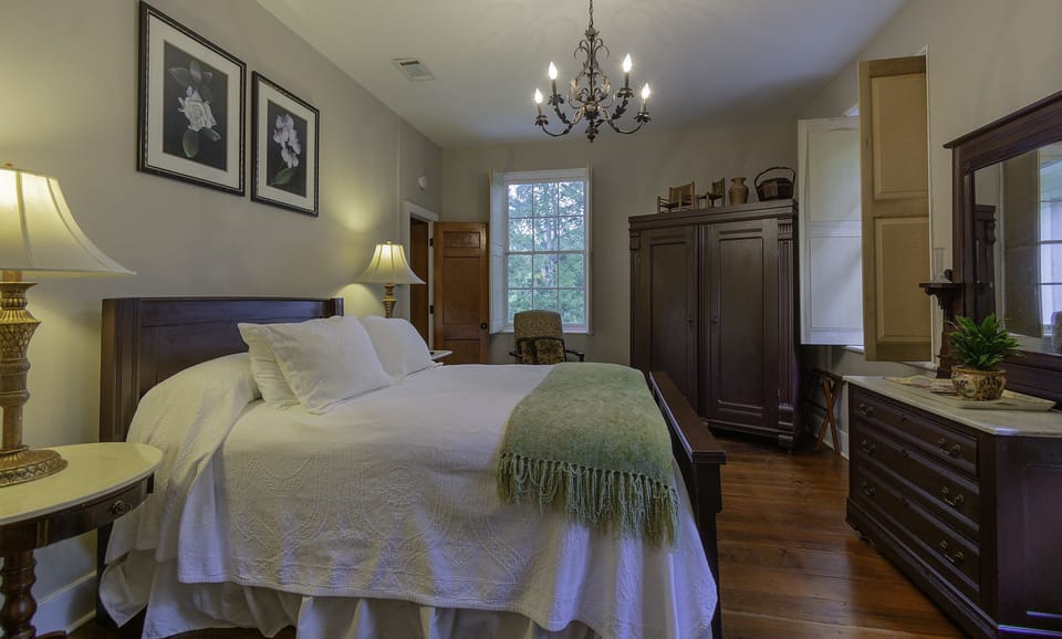 Deluxe Room, 1 Bedroom, Park View | 1 bedroom, premium bedding, desk, iron/ironing board