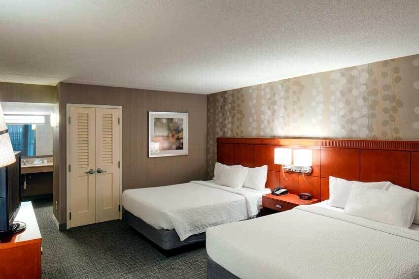 Family Room | Hypo-allergenic bedding, pillowtop beds, desk, laptop workspace