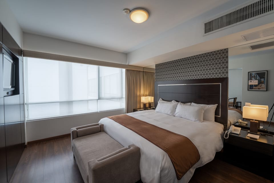 Double Room, 1 Queen Bed | Minibar, in-room safe, desk, soundproofing