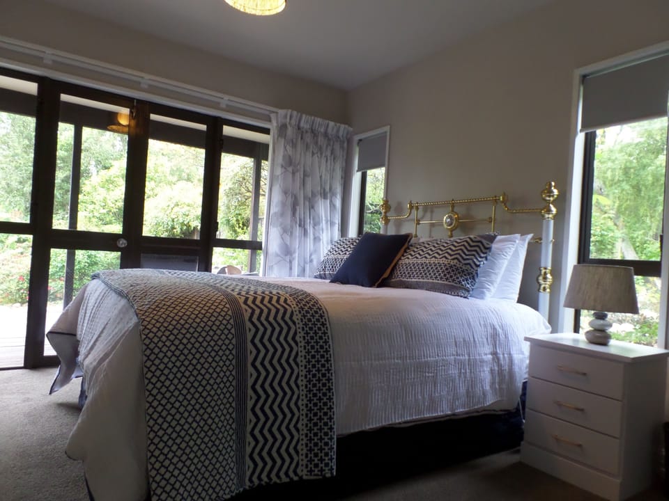Suite, Ground Floor | Premium bedding, in-room safe, individually decorated
