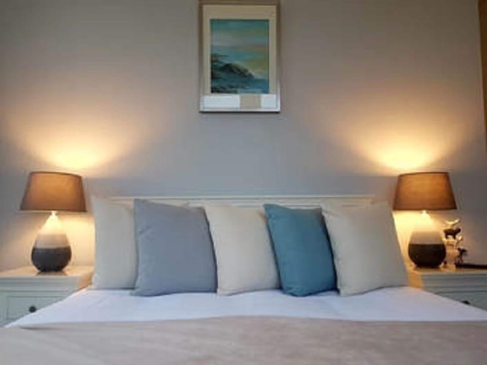 Superior Double Room | Desk, iron/ironing board, free WiFi, bed sheets