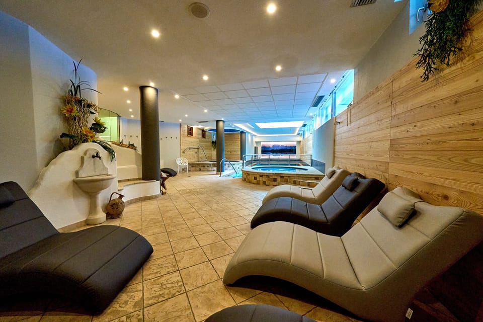 Indoor pool, sun loungers