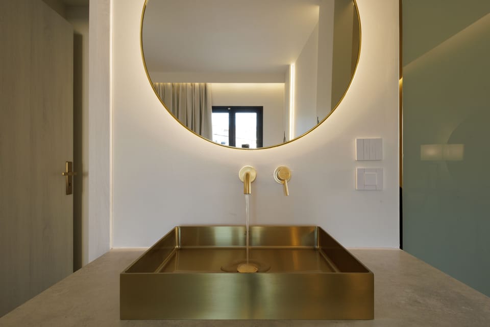 Premium Double Room | Minibar, in-room safe, desk, laptop workspace