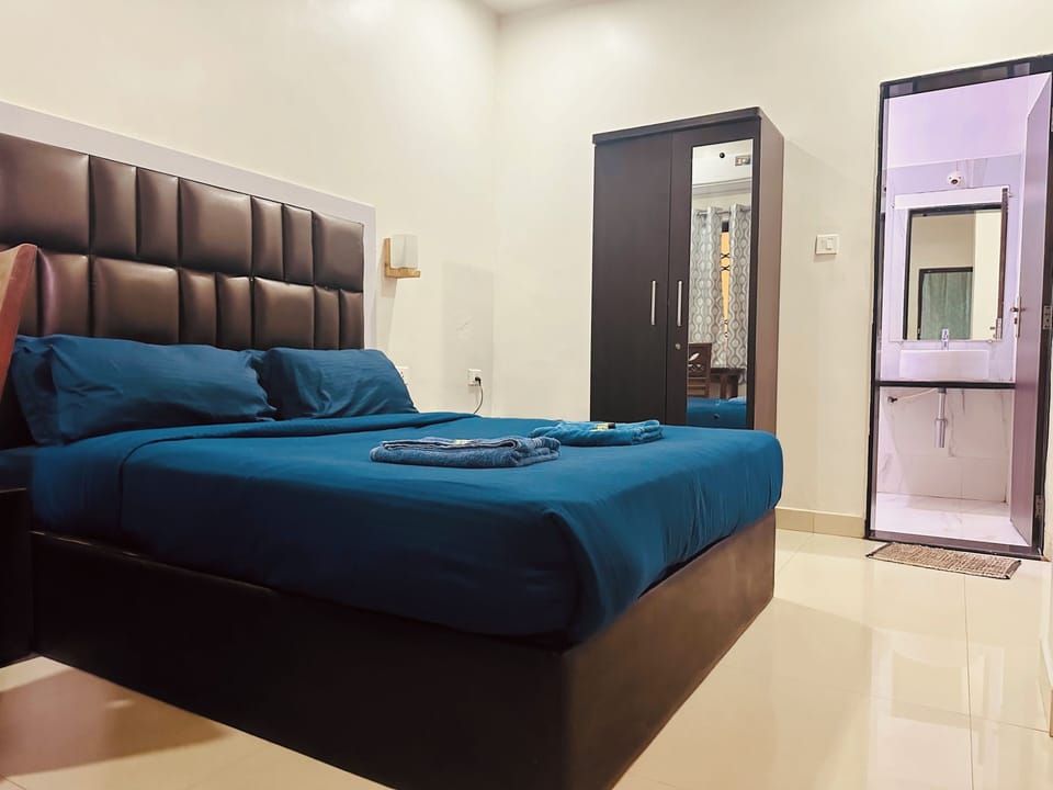 Deluxe Double Room, 1 Double Bed, Private Bathroom | In-room safe, blackout drapes, free WiFi, bed sheets
