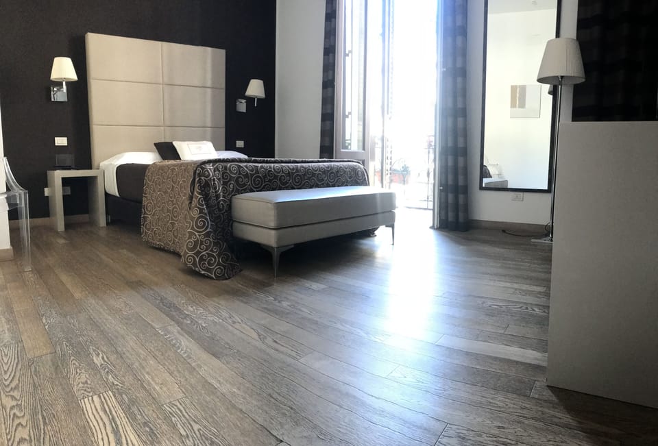 Premium bedding, minibar, in-room safe, desk