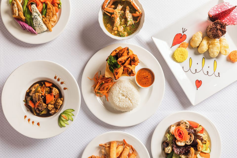 3 restaurants; breakfast, lunch, and dinner served