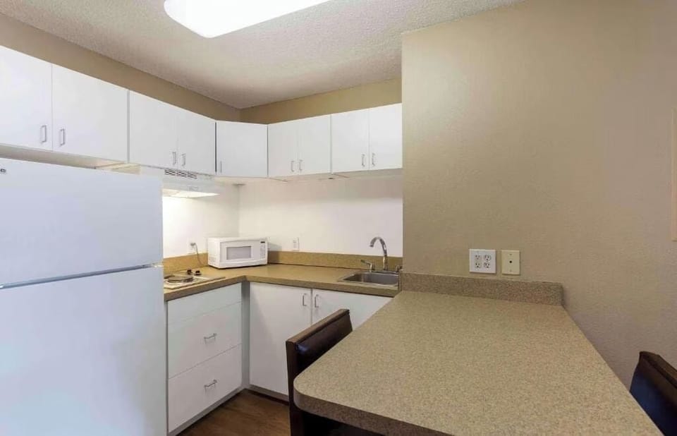 Fridge, microwave, stovetop