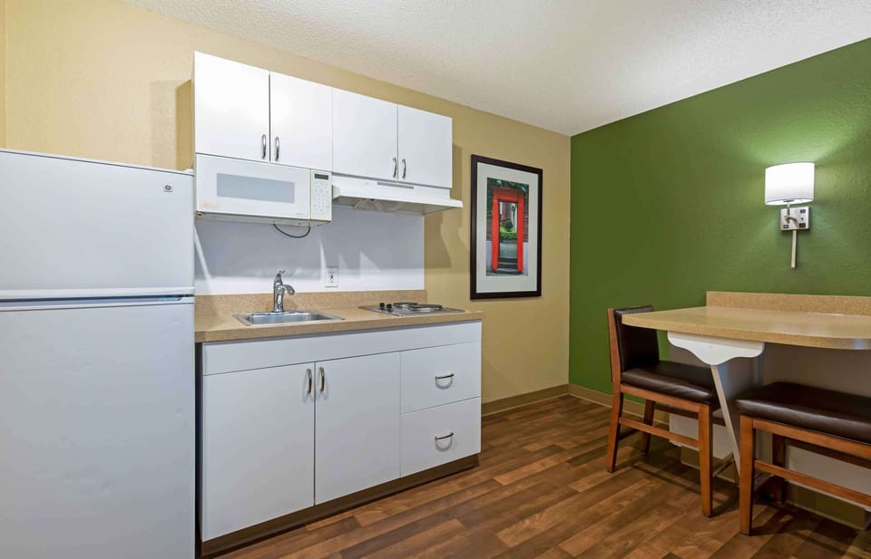 Studio, 2 Double Beds, Non Smoking | Desk, iron/ironing board, free WiFi, bed sheets