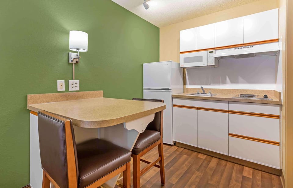 Deluxe Studio, 1 King Bed with Sofa bed, Non Smoking | Desk, iron/ironing board, free WiFi, bed sheets