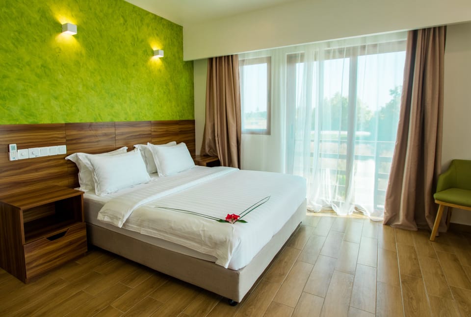 Deluxe Double or Twin Room, 1 King Bed, Sea View | In-room safe, desk, blackout drapes, soundproofing