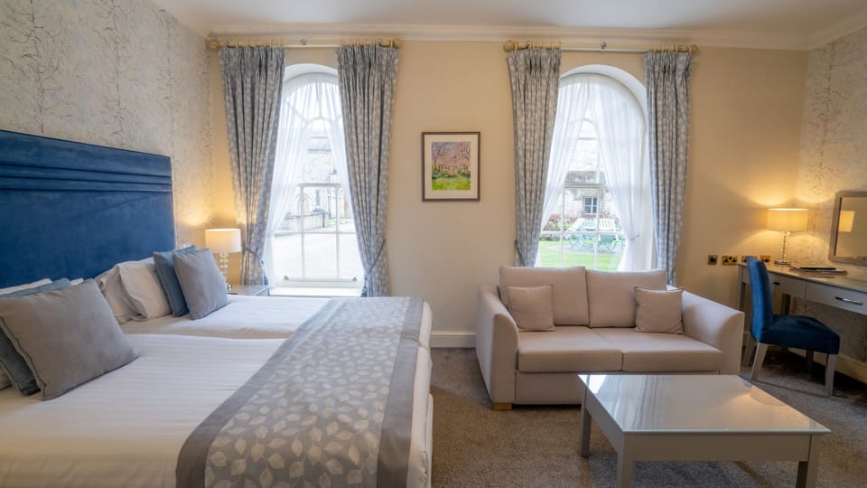 Superior Twin Room | Individually decorated, individually furnished, desk, blackout drapes