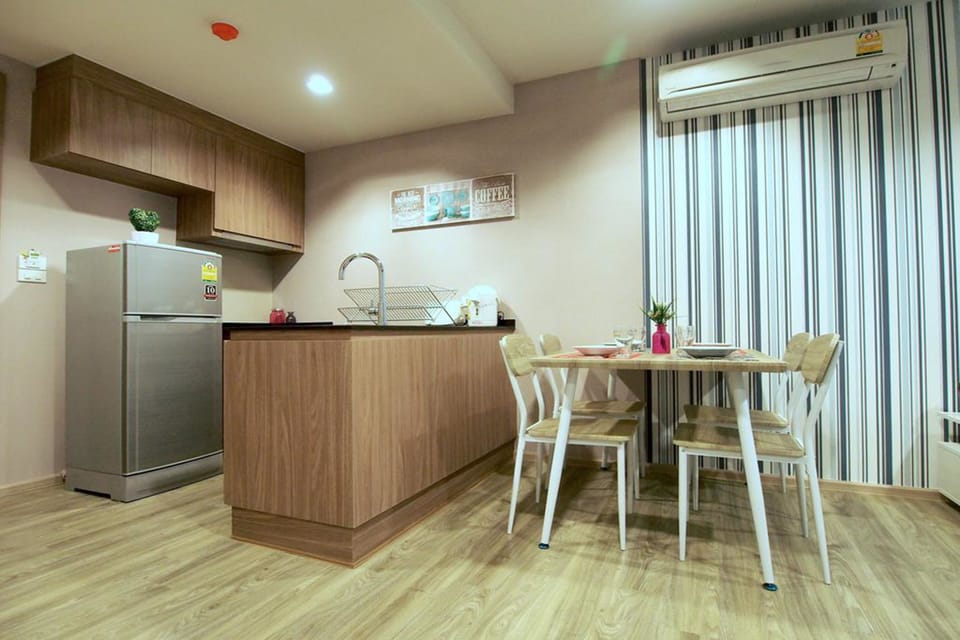 1-Bedroom Condo with Pool View  | In-room dining