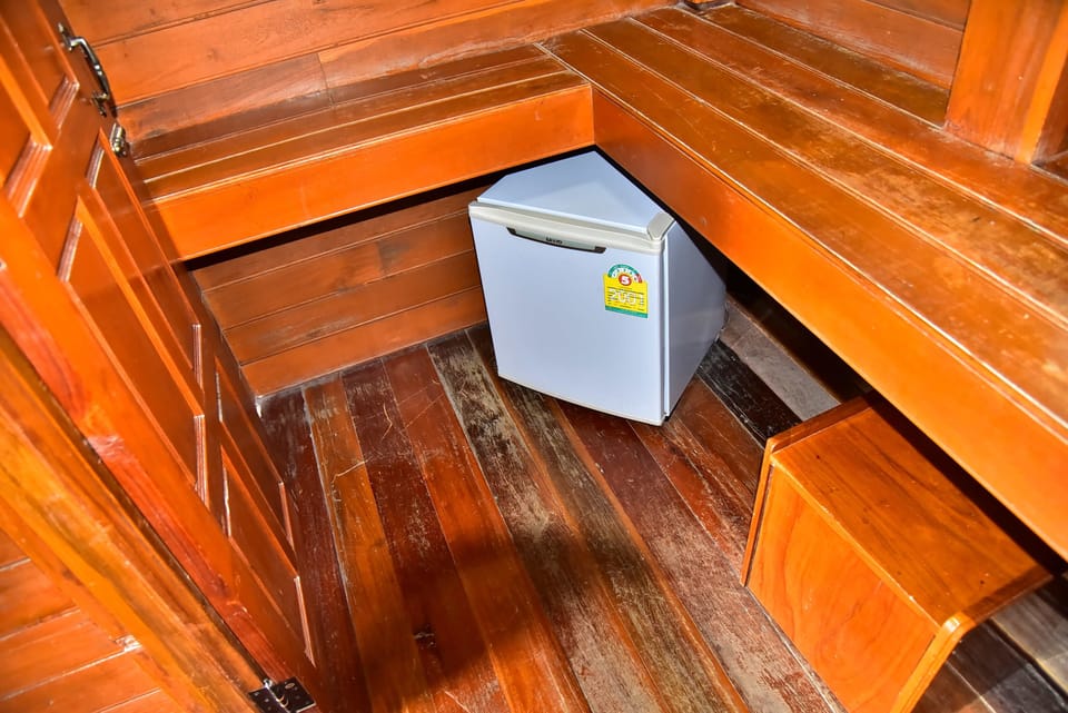 Standard Twin Room | Mini-refrigerator
