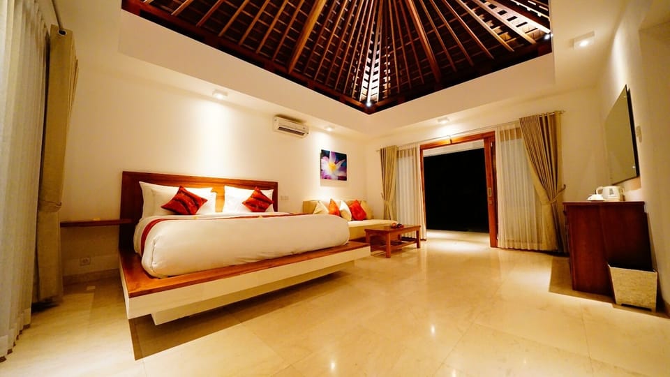 Luxury Single Room, 1 King Bed, Private Pool | Premium bedding, minibar, in-room safe, individually decorated