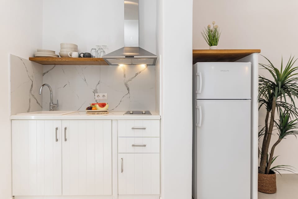 Comfort Studio | Private kitchenette | Fridge, stovetop, espresso maker, coffee/tea maker