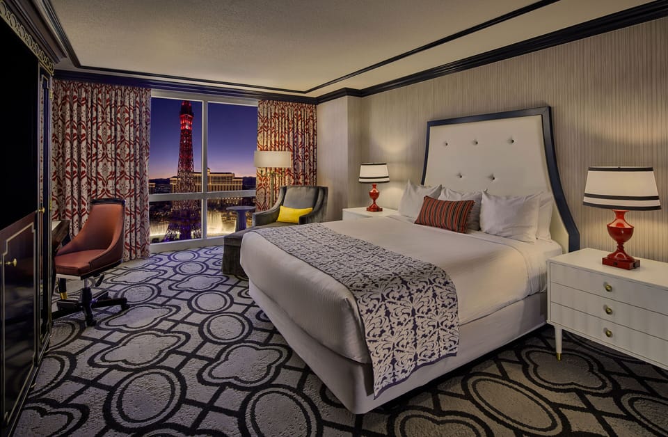 Bordeaux Eiffel View Room King | Premium bedding, in-room safe, desk, laptop workspace