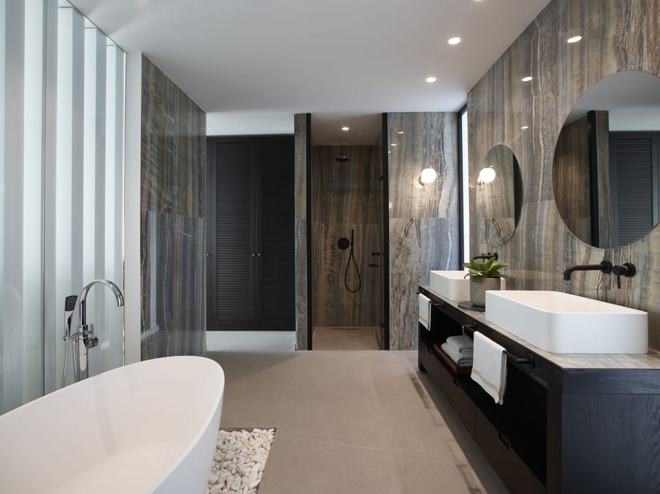 Suite, Outdoor Jetted Tub, Sea View (Master) | Premium bedding, minibar, in-room safe, individually decorated