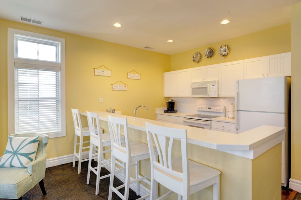 Cottage, 3 Bedrooms, Lakeside | Private kitchen | Espresso maker