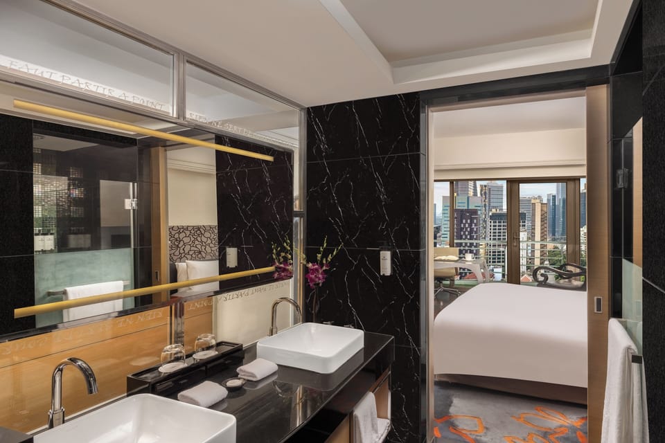 Luxury Room, 1 King Bed, Club Lounge Access, City View | Bathroom | Shower, designer toiletries, hair dryer, bathrobes