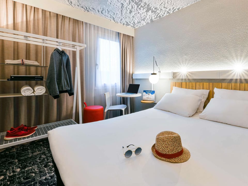 Standard Room, 1 Double Bed | Desk, soundproofing, iron/ironing board (on request), WiFi (free)
