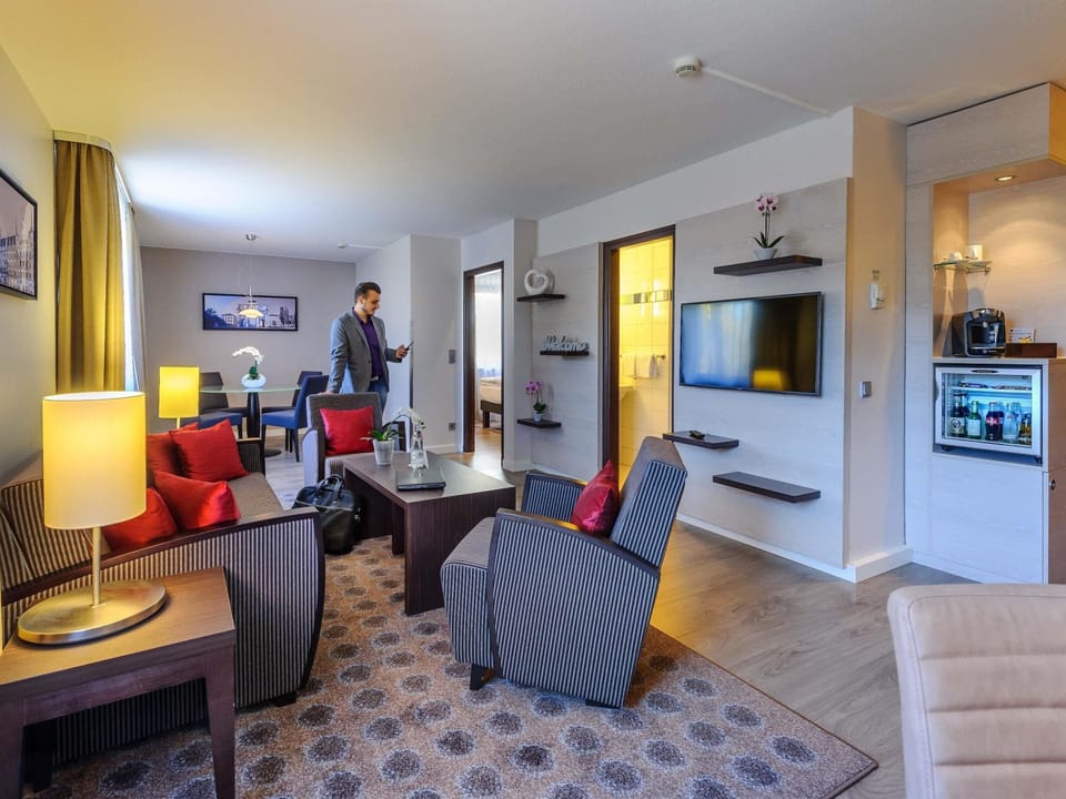 Standard Room, 1 Twin Bed | In-room safe, desk, blackout drapes, soundproofing