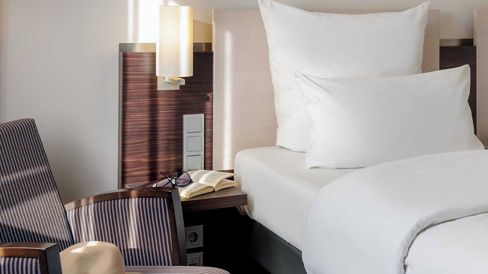 Standard Room, 1 Twin Bed | In-room safe, desk, blackout drapes, soundproofing