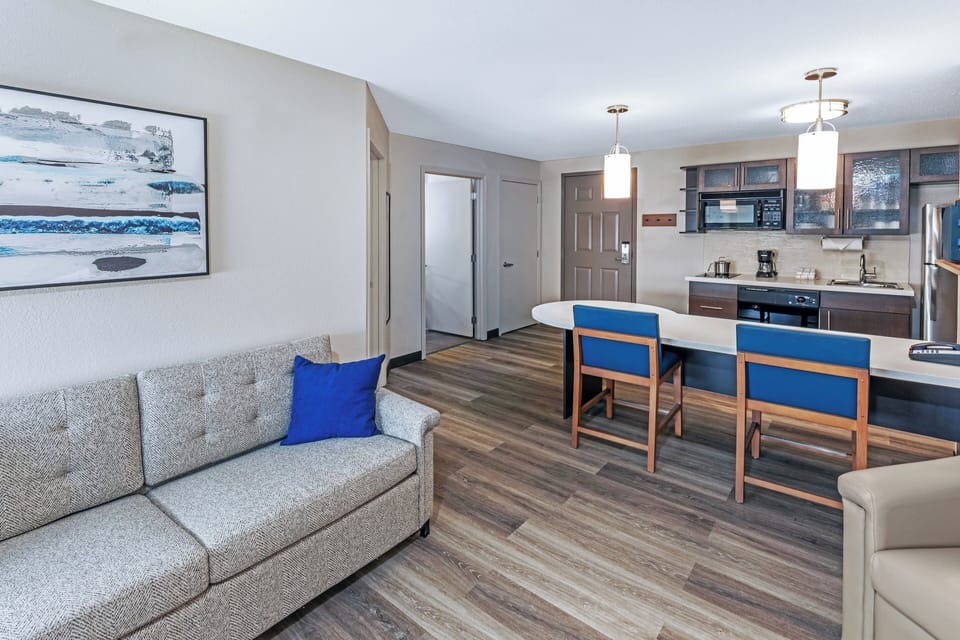 Suite, 1 Bedroom (1 Queen, Sofa Bed) | Desk, WiFi (free), bed sheets