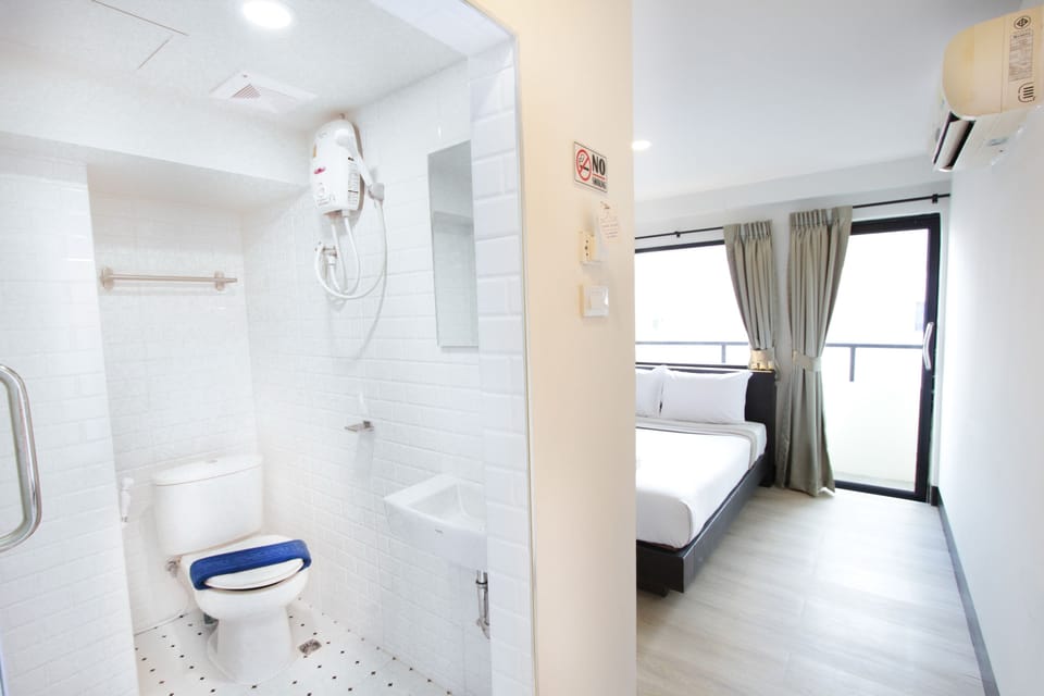 Standard Room with Air Conditioned | Free WiFi, bed sheets
