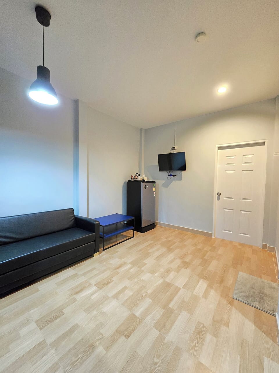 Family Bungalow | Living area | 32-inch flat-screen TV with cable channels, TV