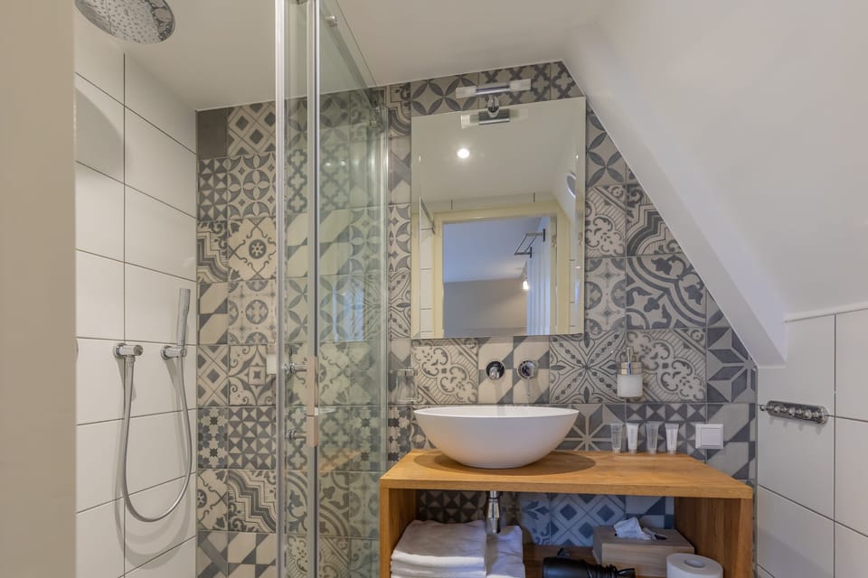 Classic Double Room, City View | Bathroom shower