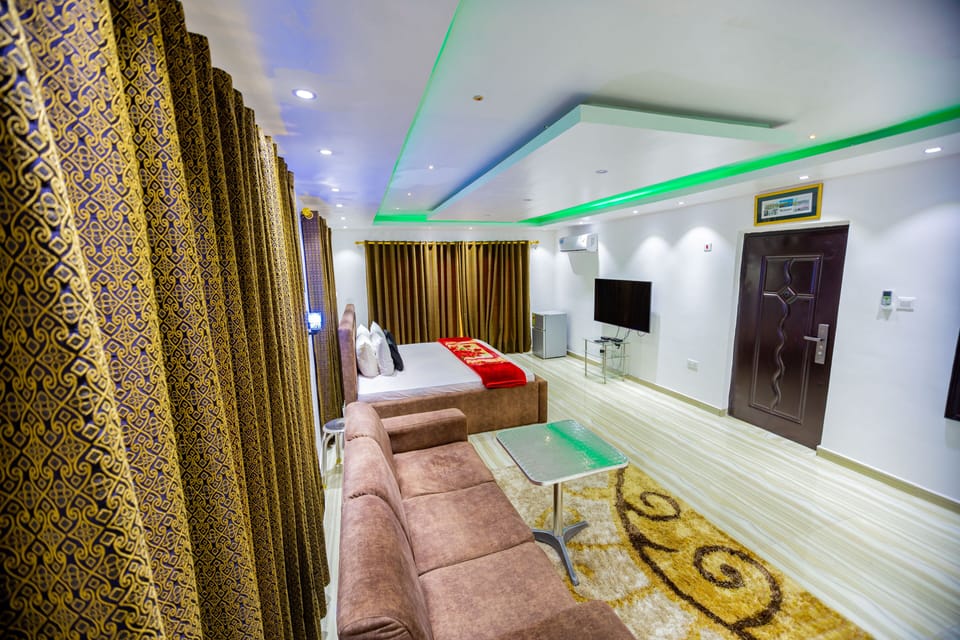 Royal Studio Suite, 1 King Bed | Minibar, desk, iron/ironing board (on request), WiFi (free)