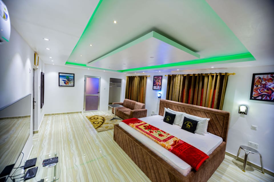 Royal Studio Suite, 1 King Bed | Minibar, desk, iron/ironing board (on request), WiFi (free)