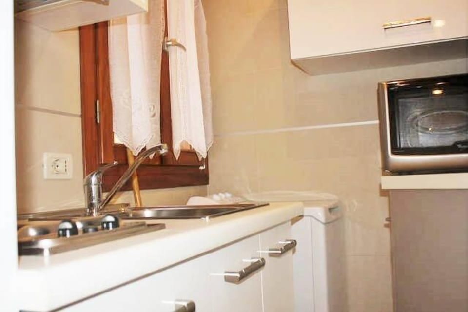Apartment, 1 Bedroom | Private kitchenette | Full-size fridge, microwave, stovetop, dishwasher